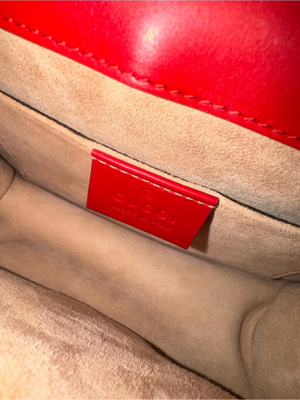 Gucci Sylvie Chain Bag in Hibiscus Red calf skin Leather. ✅AUTHENTIC✅ - Picture 4 of 14